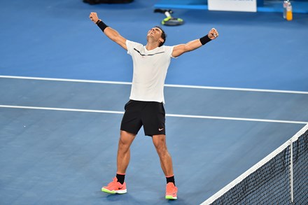 Bán kết Australia mở rộng: Nadal mất 5 giờ để “mua vé" đánh chung kết với Federer