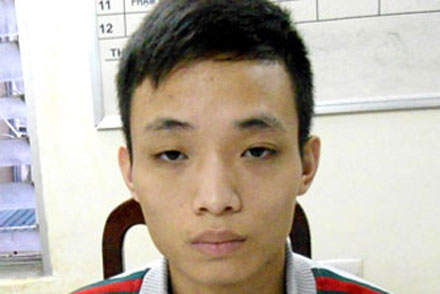 Ngày 1.4, Lê Thanh Tùng (21 tuổi, ở xã Tam Hiệp, Thanh Trì) đã đến Công an Hà Nội đầu thú về hành vi dùng súng bắn anh Phạm Công Huy (25 tuổi). - Tung1