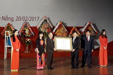 Đại học dân lập đầu tiên cả nước đạt chuẩn kiểm định chất lượng giáo dục tại Việt Nam 20170220_143341_JYRF