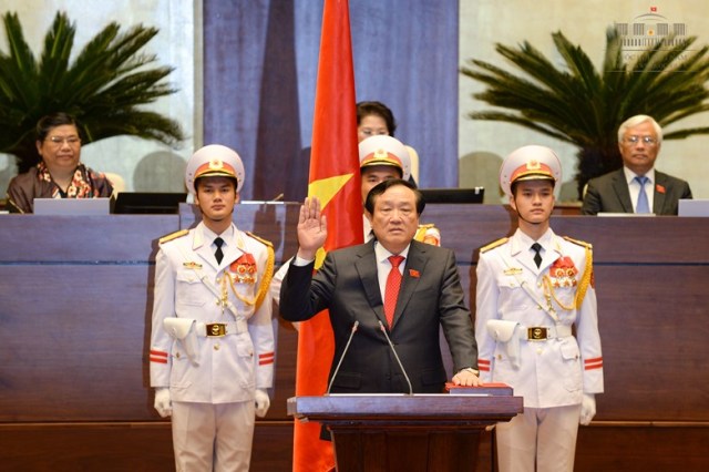  Chánh án TAND Tối cao Nguyễn Hòa Bình tuyên thệ (Ảnh: Q.H)