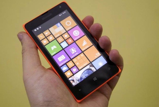 Cận cảnh smartphone Lumia 430 giá rẻ giật mình của Microsoft - H3